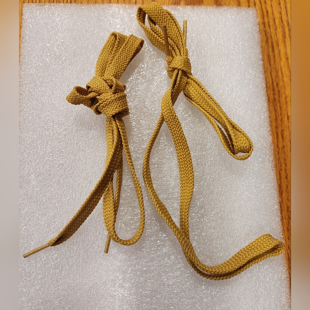 GOLD SHOELACES 48 INCHES LONG